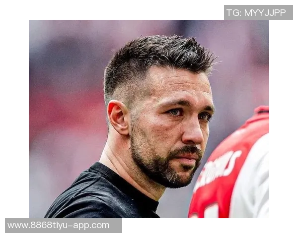 旧将期待滕哈赫重返阿贾克斯担任主帅认为他是最佳人选