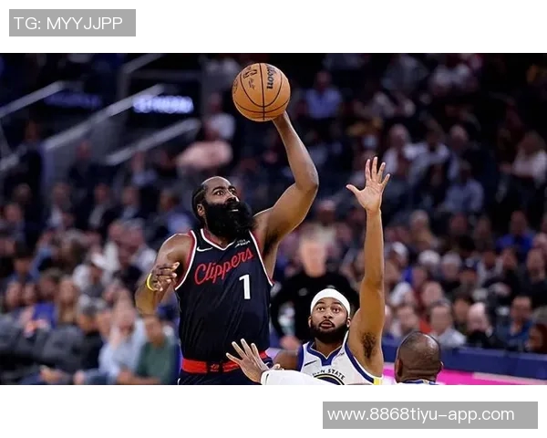 哈登半场表现低迷仅得1分却送出10次助攻展现团队精神 哈登半场表现低迷仅得1分却送出10次助攻展现团队精神