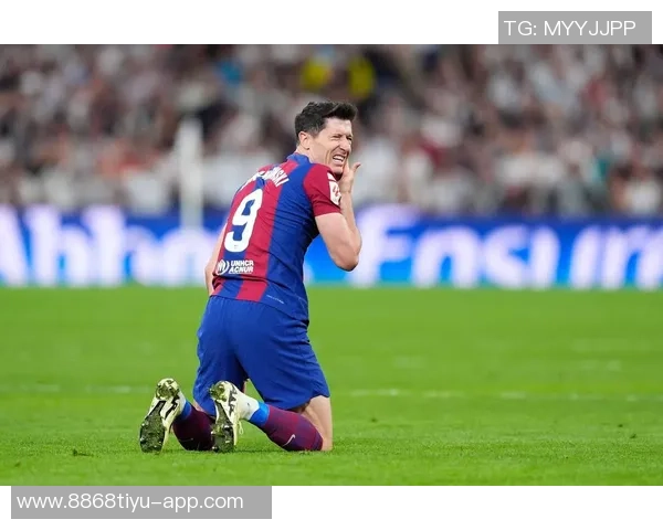 莱万感慨黄老板新专辑印在国家德比球衣上意义非凡 莱万感慨黄老板新专辑印在国家德比球衣上意义非凡